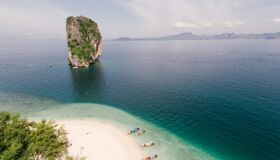 Capture the serene beauty of Koh Samui’s cultural landmarks